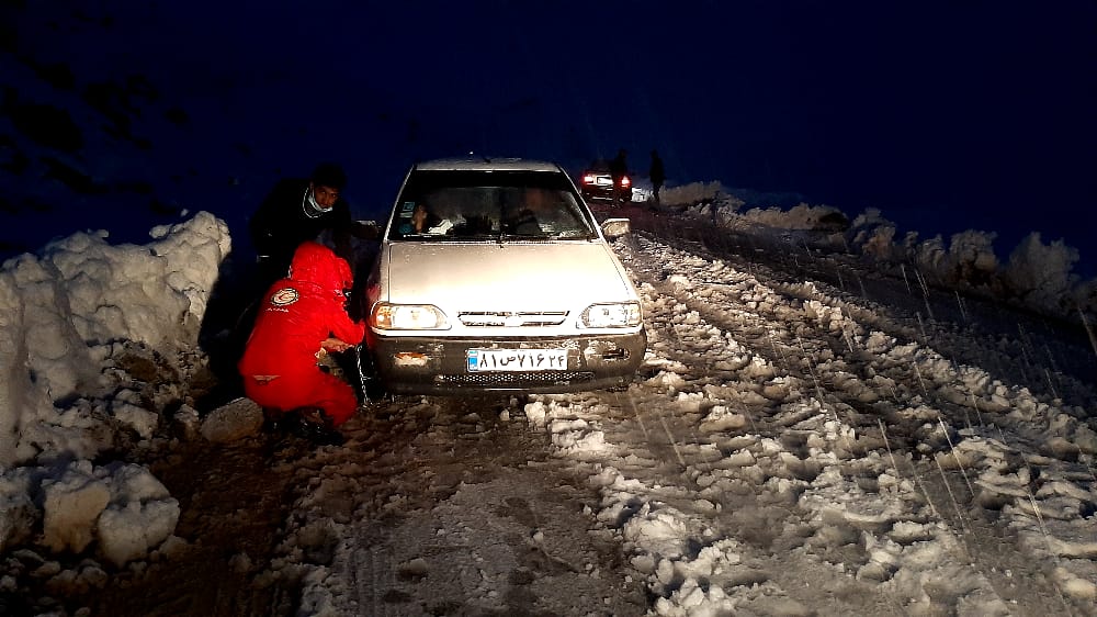 امدادرسانی به متاثران از بارش های برف و کولاک و سیل در خوزستان/ اسکان اضطراری ۱۲ نفر
